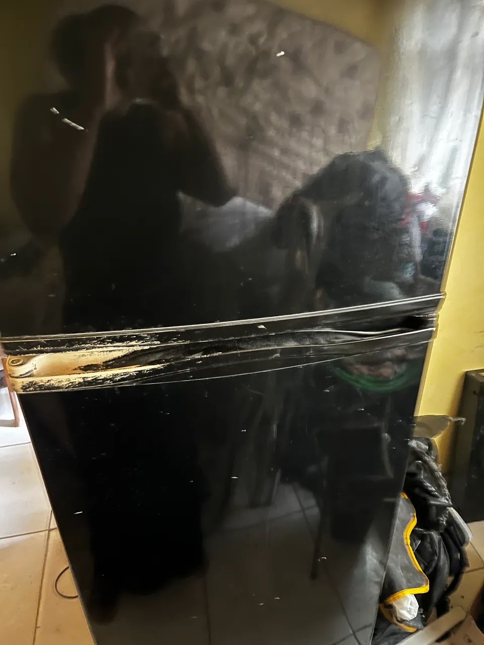 Geladeira antiga usada mas funcionando 