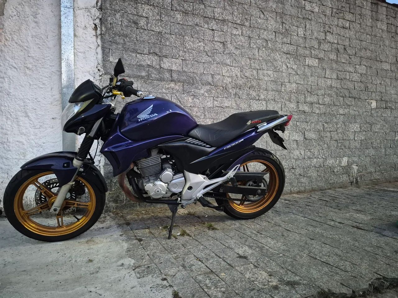 CB300