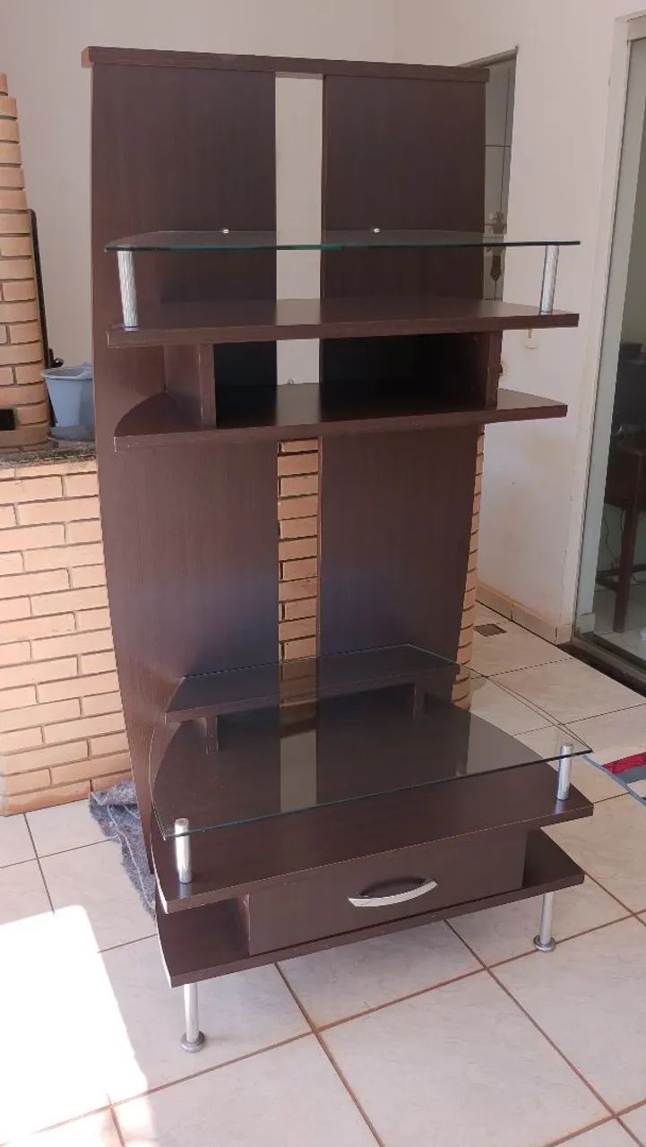 Rack para TV bem conservado.