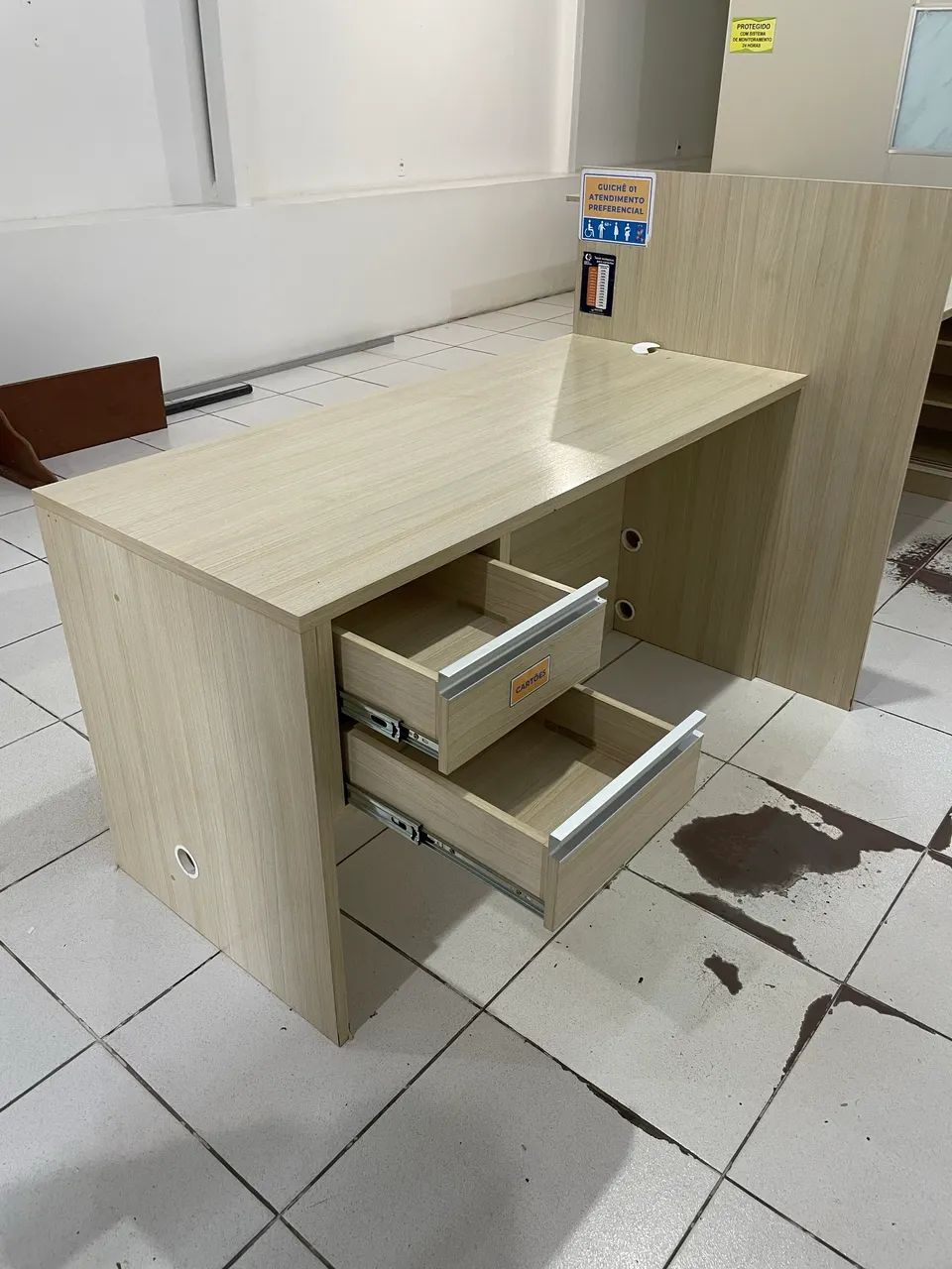 Mesa para recepção e escritório - Foto 2