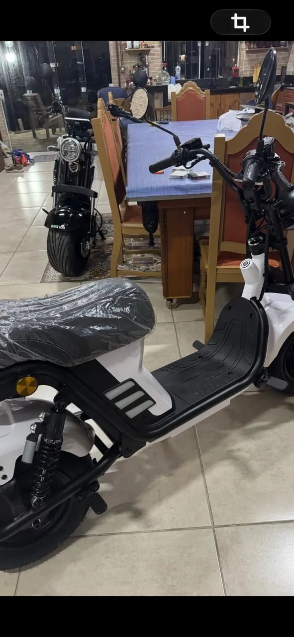 Moto Scooter eletrica 1000 w com som e ré.