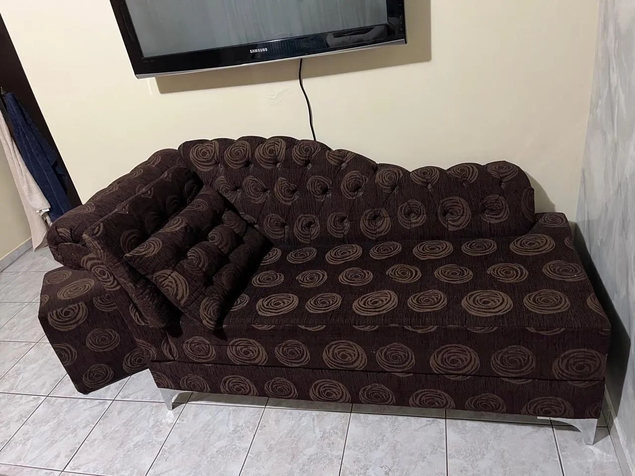 Divã/Chaise - acompanha puff na mesma estampa  - Foto 3
