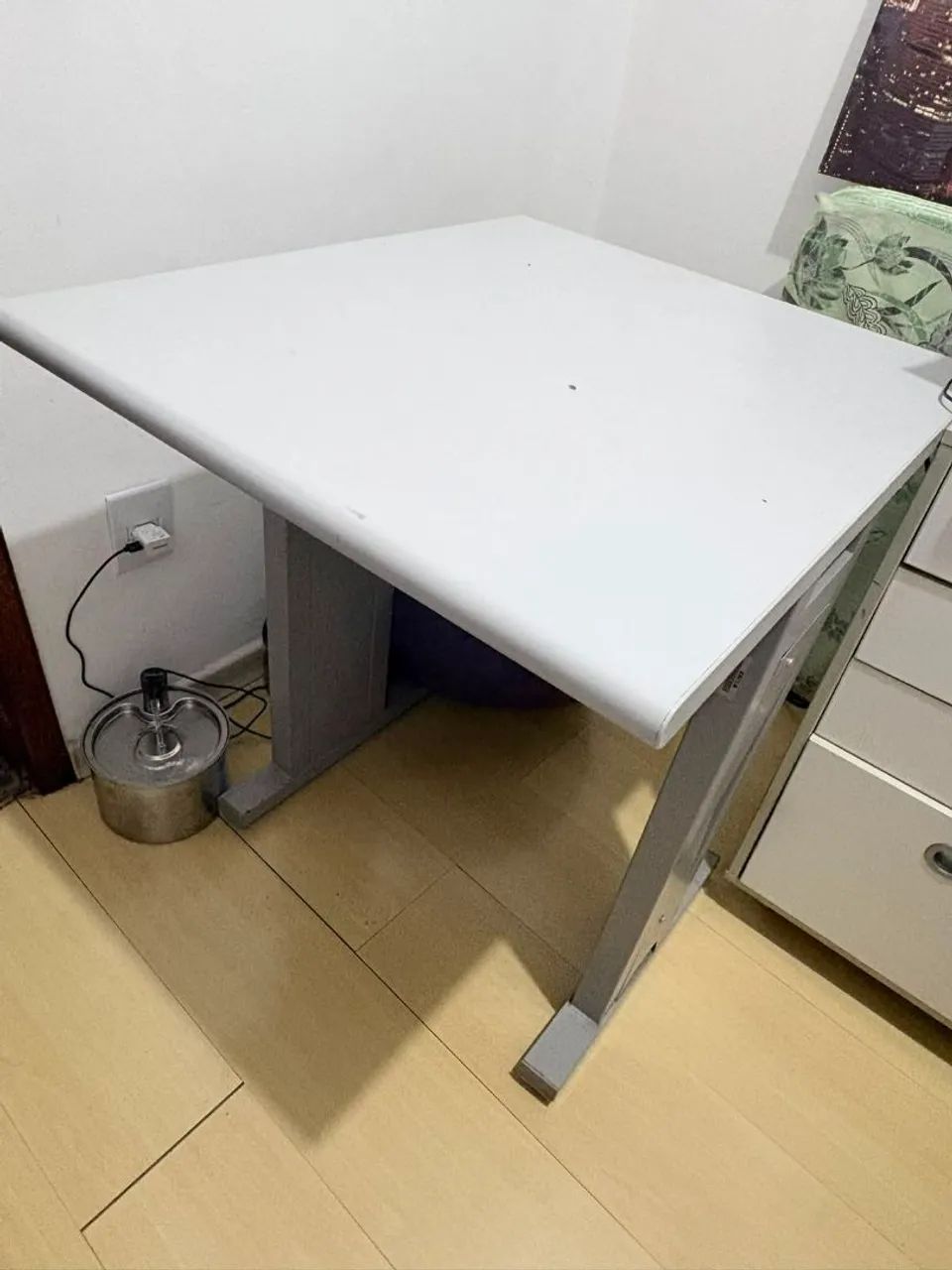 Mesa e gaveta 