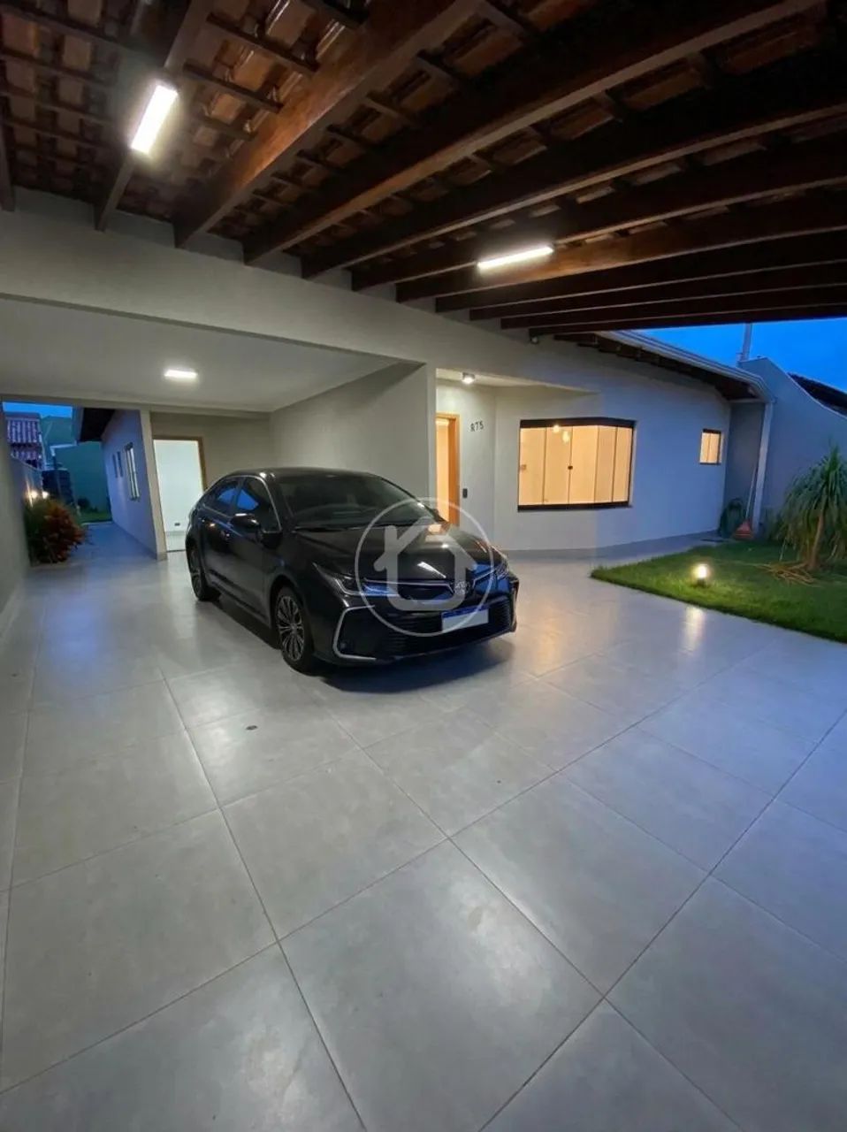 CASA TODA REFORMADA COM PLANEJADOS E QUINTAL