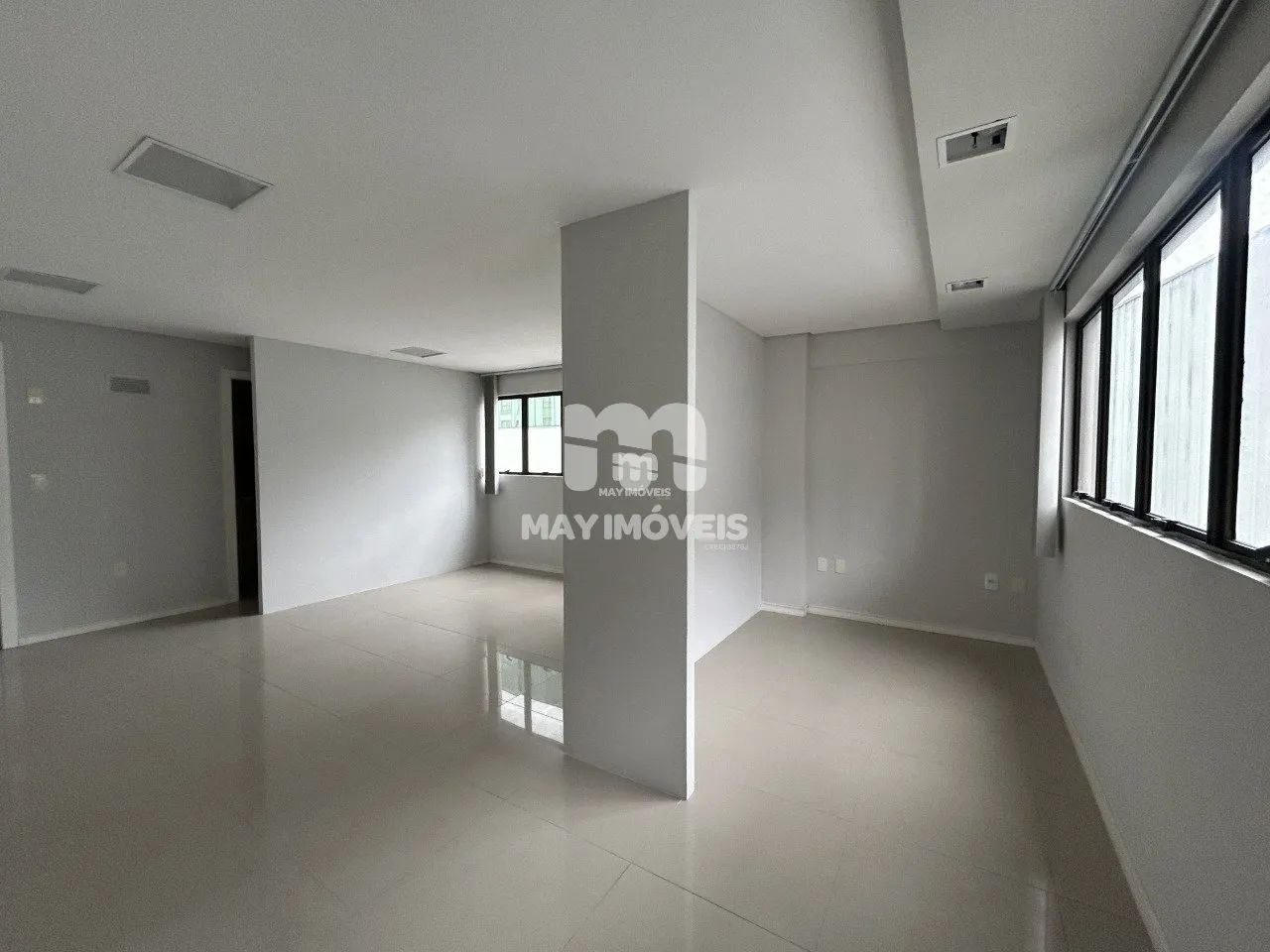 Sala comercial no centro de Itajaí, 40 m², R$390.000,00 - Foto 2