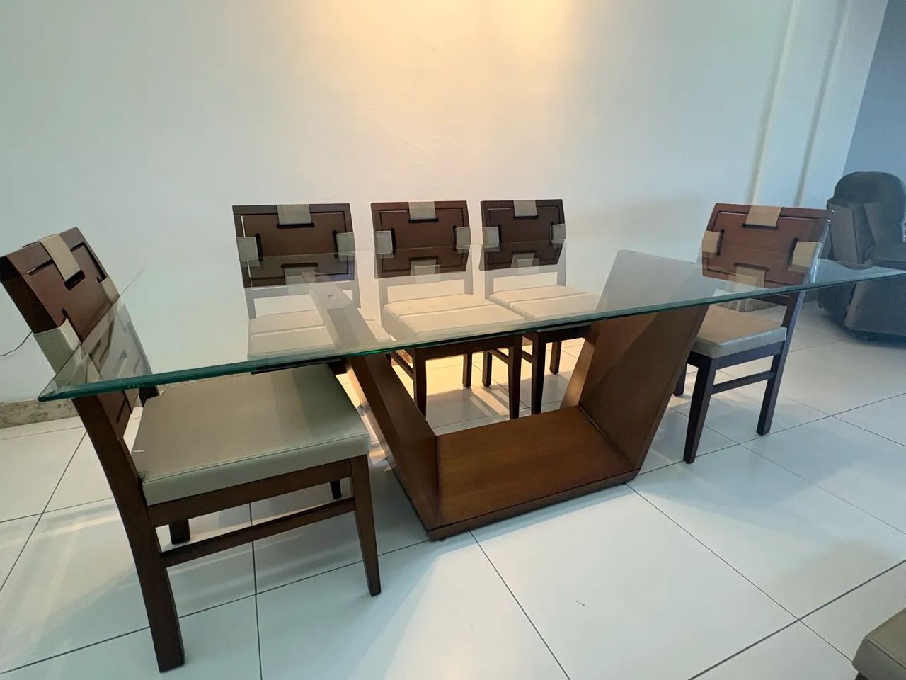 Mesa de jantar com 8 lugares da Jacaúna 