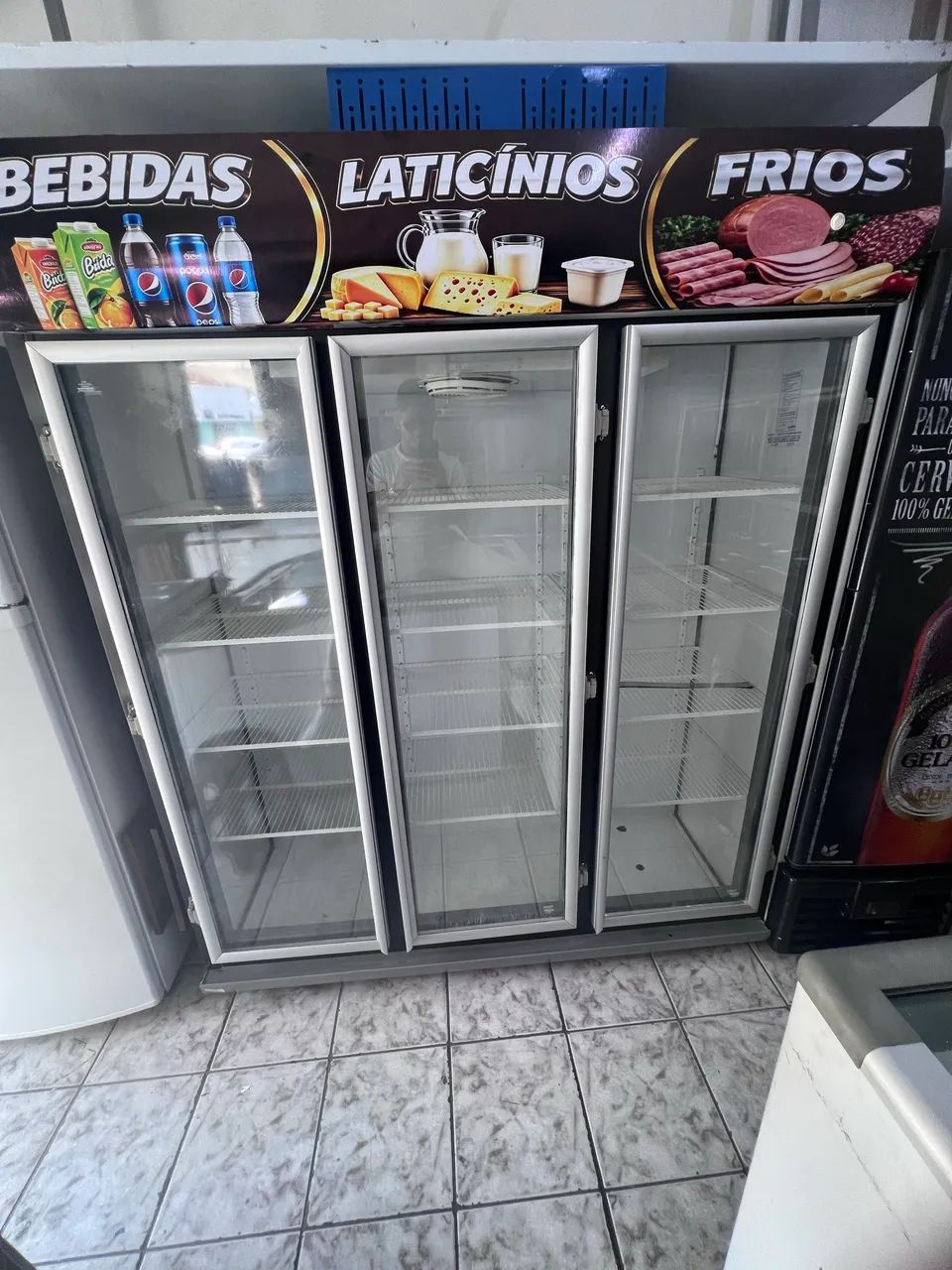Expositor de bebidas 3 portas KLIMA