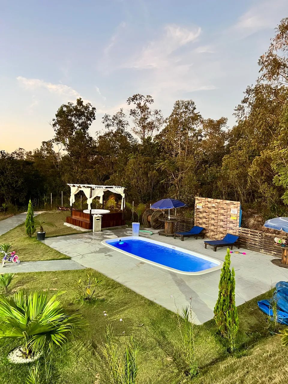 SÍTIO EM ESMERALDAS COM PISCINA E HIDROMASSAGEM 