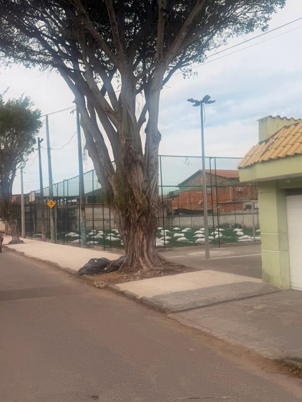 Alugo loja ampla em Santa Cruz - Bem localizada, local tranquilo e seguro.  - Foto 2