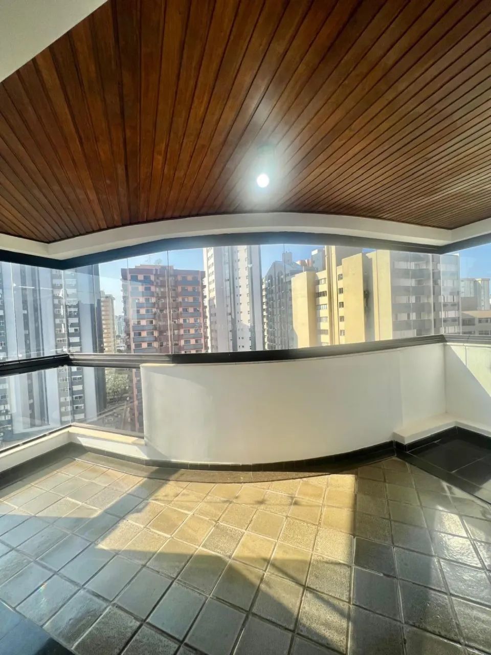 Apartamento Mobiliado na Zona 01 - Próx. ao Parque do Ingá - Foto 3