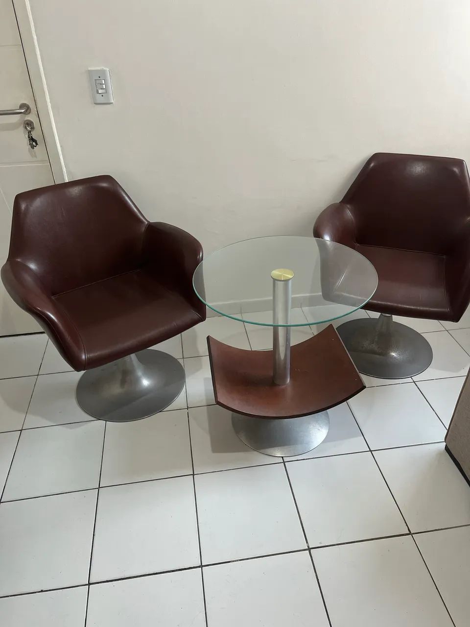 Vendo poltronas giratórias de couro com centro  - Foto 3