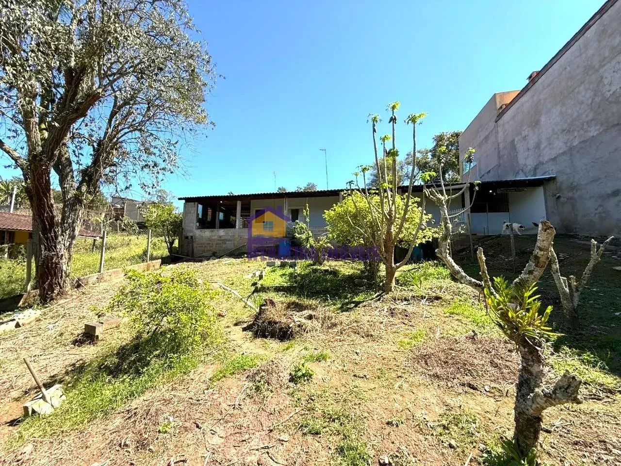 Ibiúna, chácara muito bem localizada antes do centro da cidade
