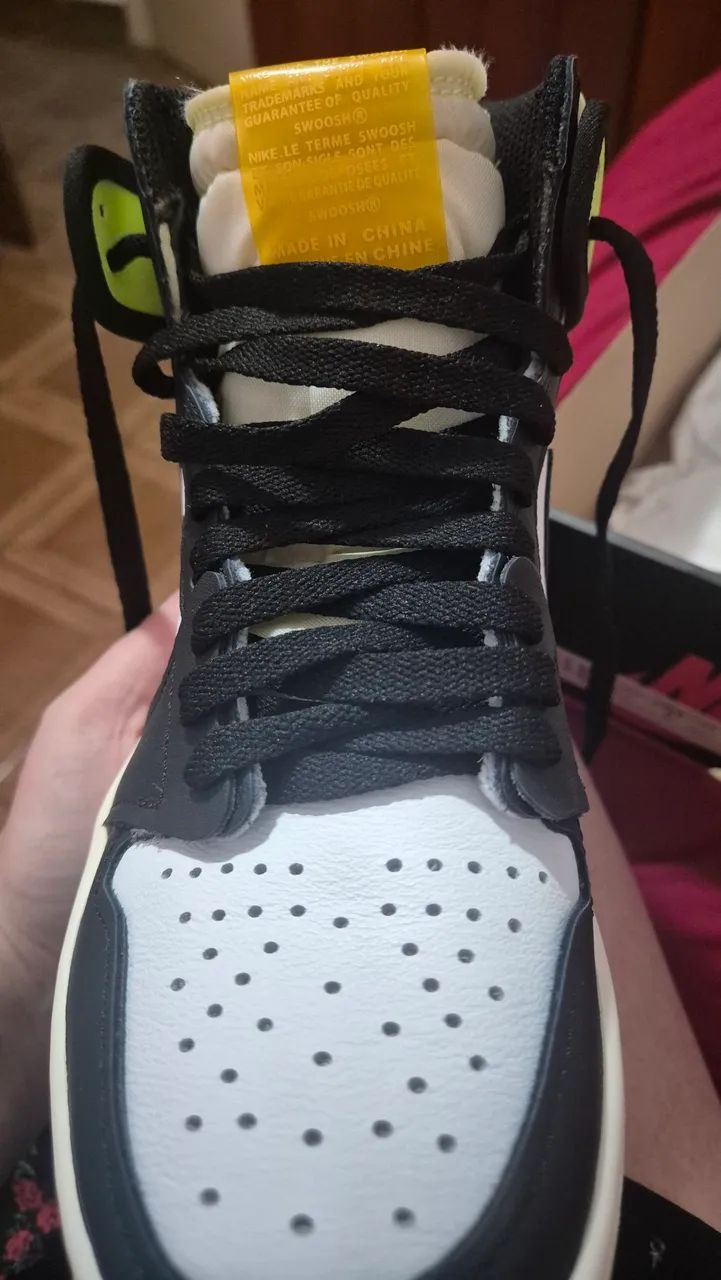 Tênis Nike Air Jordan 1 Retro High OG White/Black-volt n.39