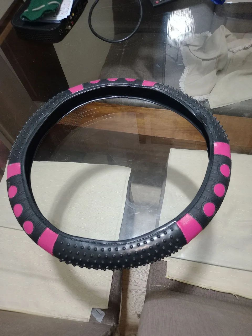 Capa de volante cor de rosa com preto 