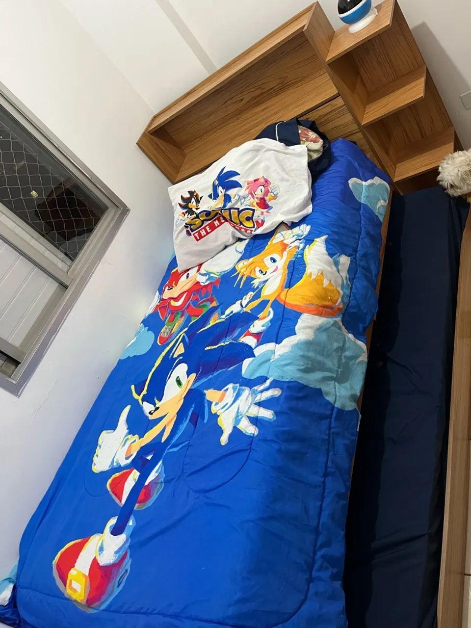 Cama de solteiro, com nicho, duas gavetas e baú 