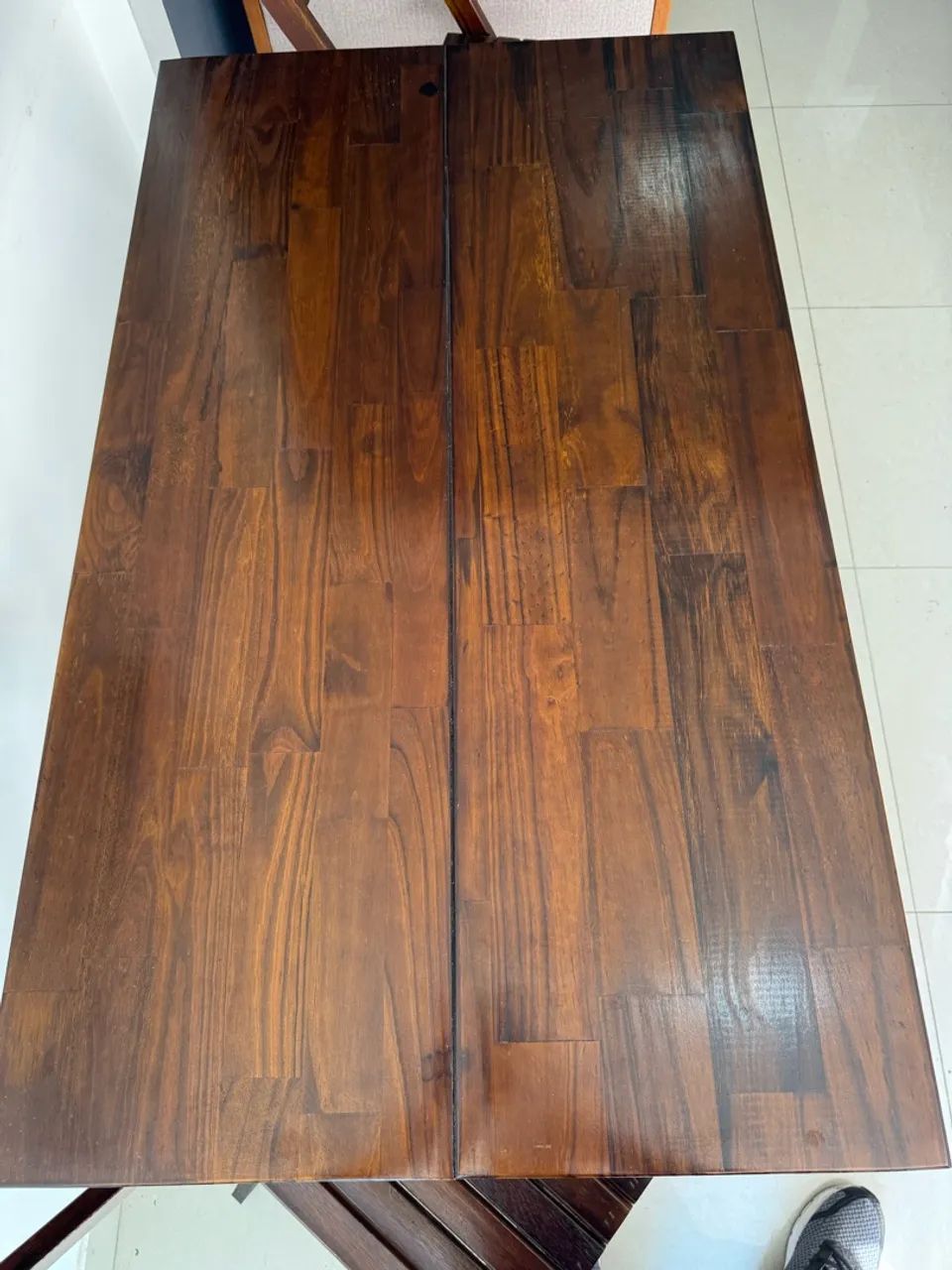 Mesa com 2 cadeiras de madeira - Foto 2