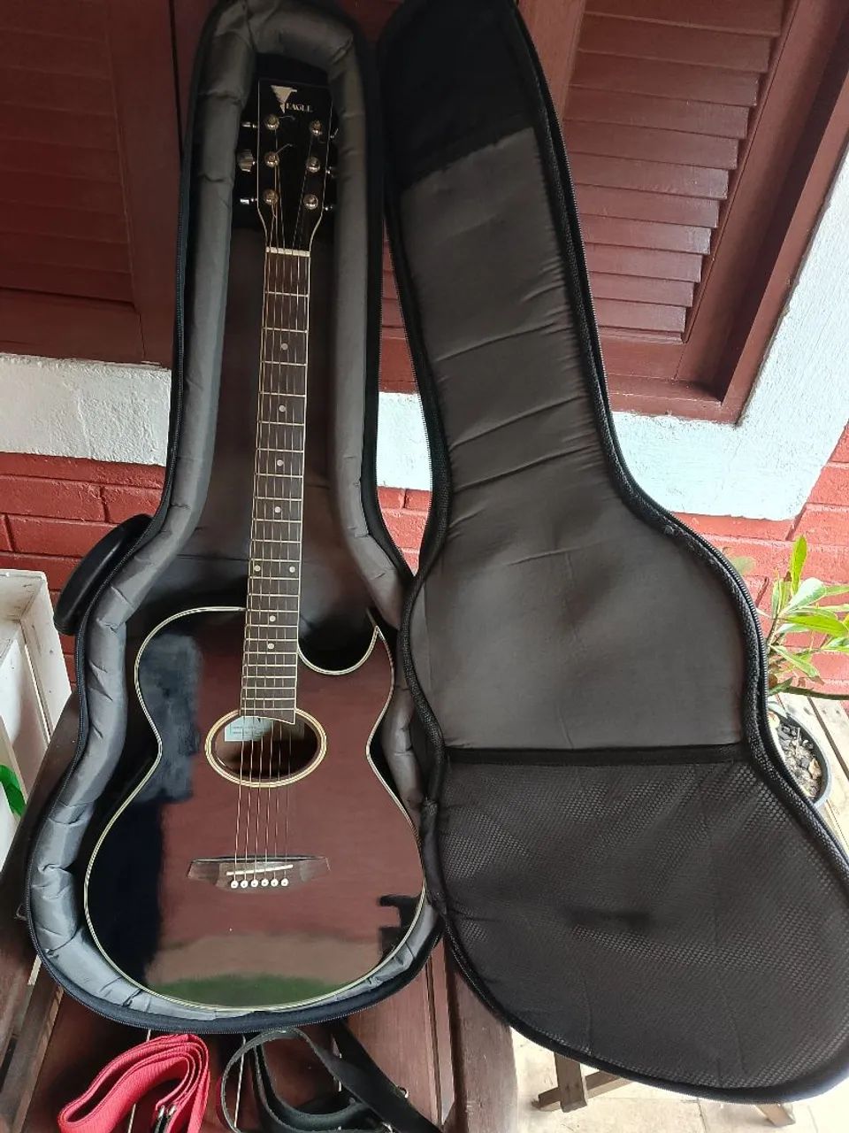 Vendo Violão Eagle eletroacústico com semi case - Foto 4