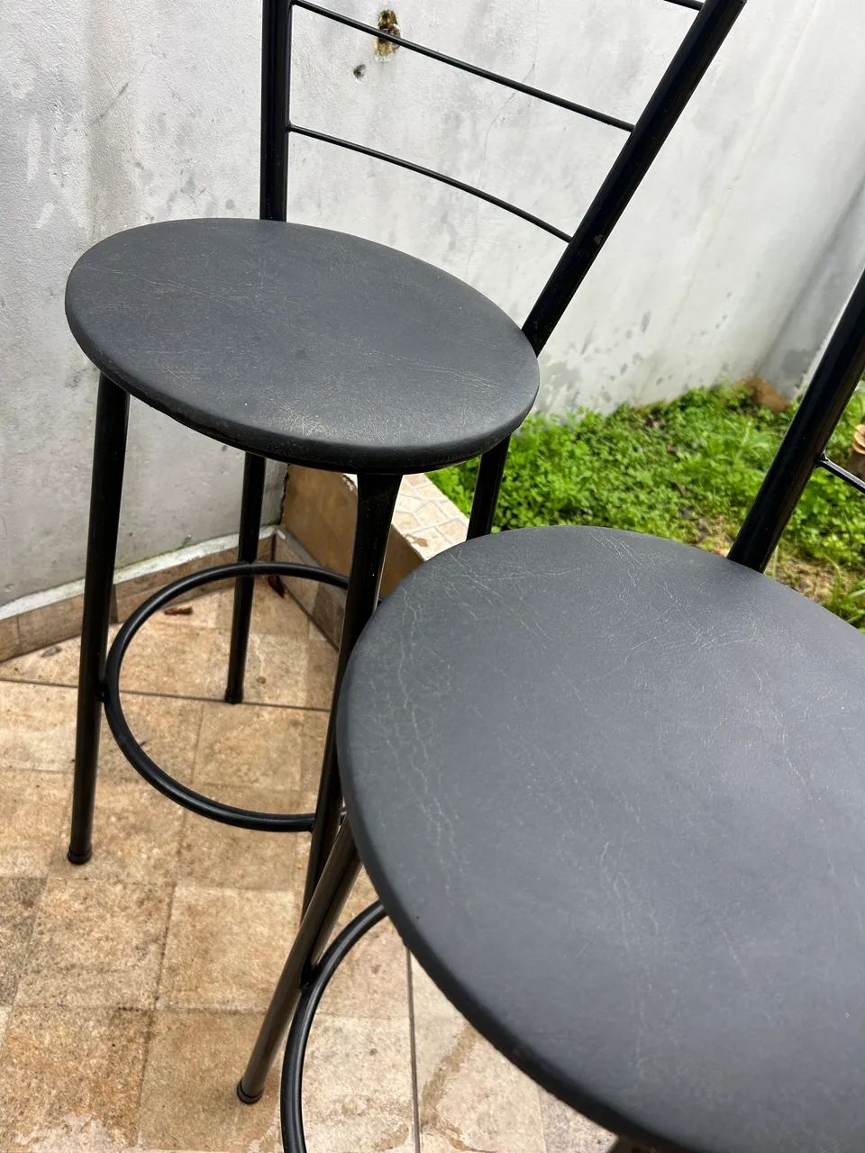 2 banquetas altas ( com detalhes)