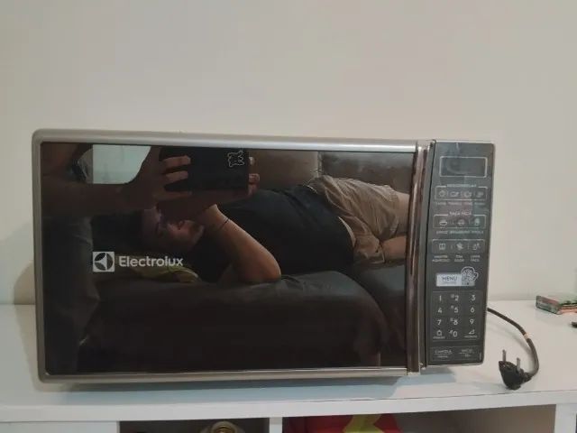 Microondas seminovo bem conservado