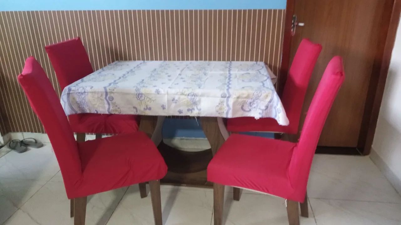 Vendo mesa com 4 cadeiras  - Foto 4