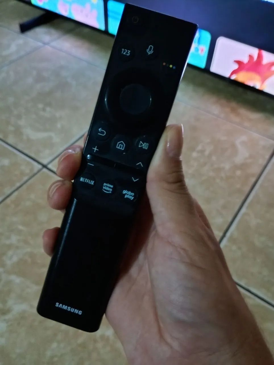 Vendo essa tv da Samsung 60 polegadas smart 4k  - Foto 2