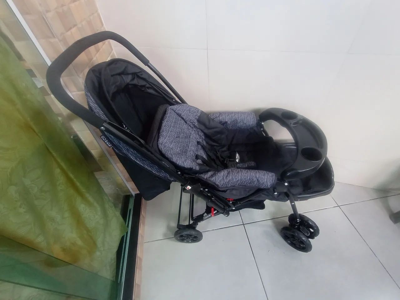 Carrinho com bebê conforto 