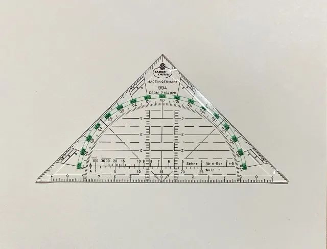 Esquadro Geométrico (modelo Faber-Castell 994) fabricado na Alemanha