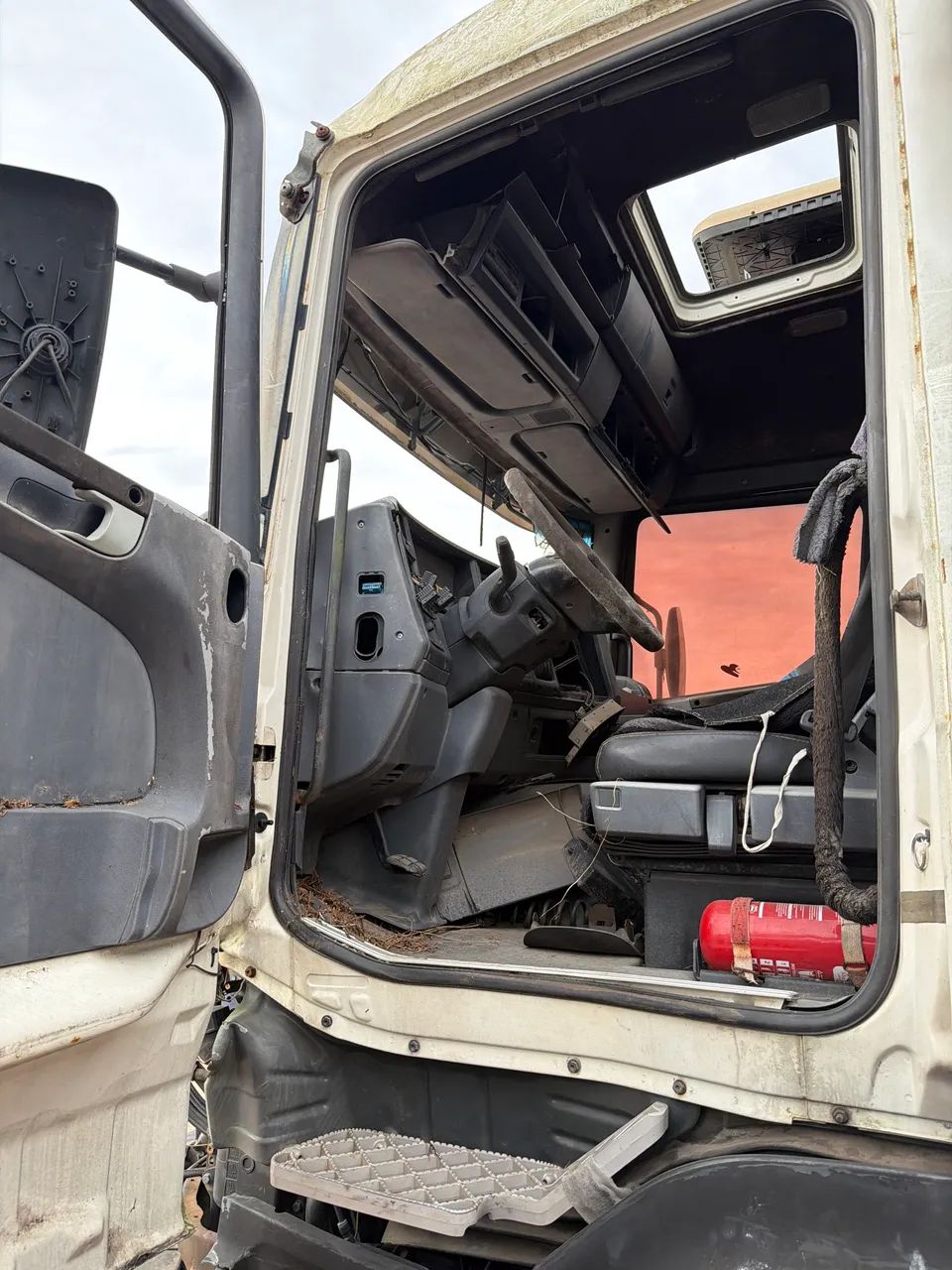 Cabine Scania G440 2012 para recuperar  - Foto 9