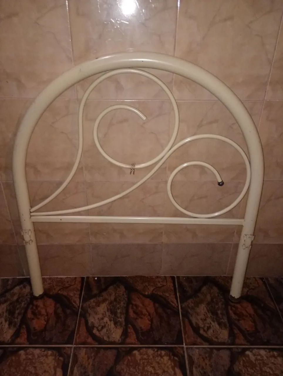 Cama de ferro solteiro