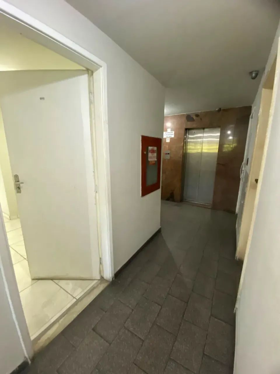 SALA COMERCIAL NO ED. ELDORADO · AV. BRIGADEIRO LIMA E SILVA · BEM ILUMINADA · R$. 1.000,0 - Foto 3