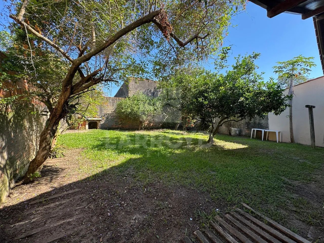 Casa à venda com pátio amplo e potencial comercial - Foto 4