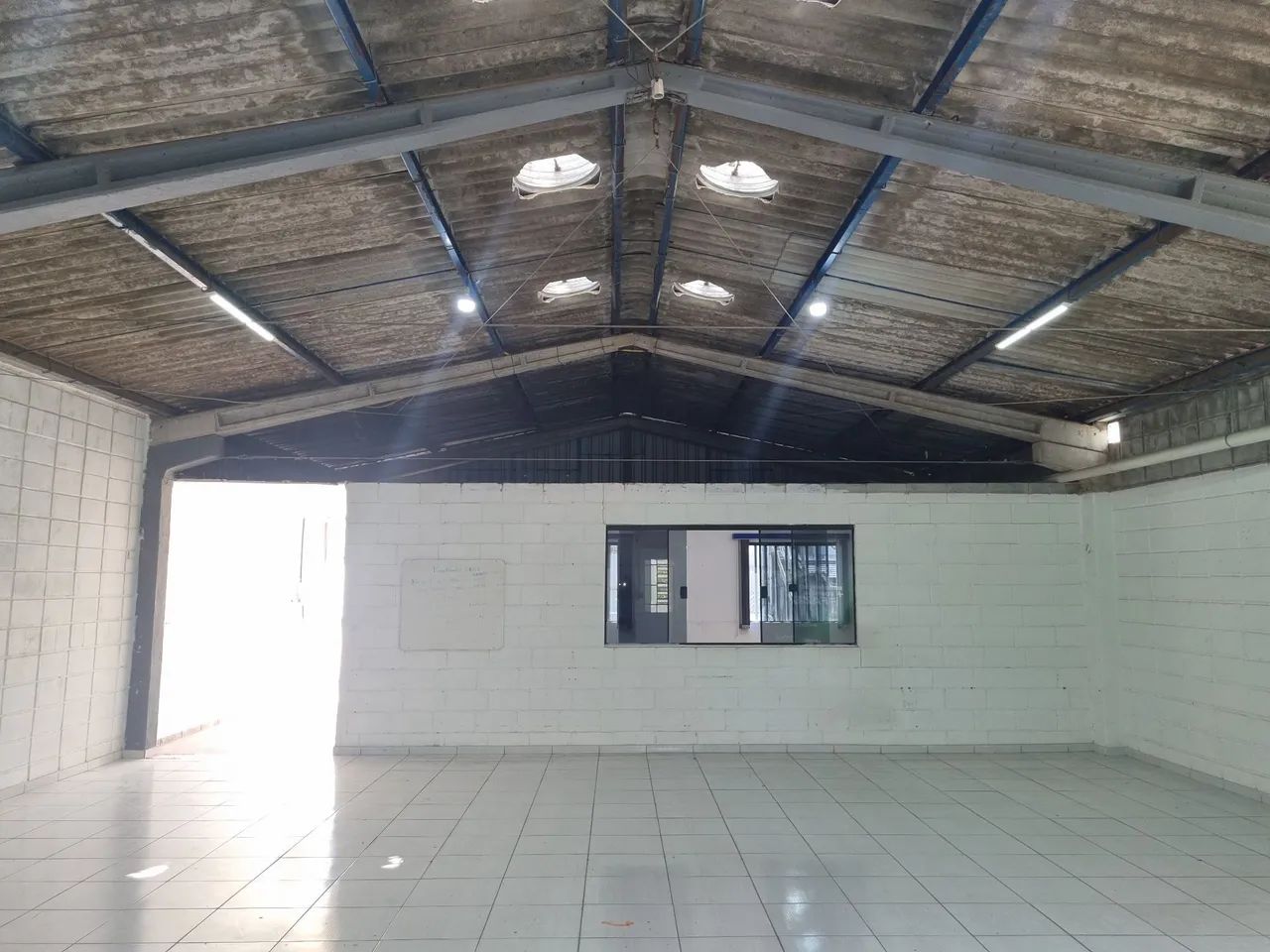 ALUGA-SE ÓTIMO GALPÃO CENTRO POÁ SP-430M² - Foto 3
