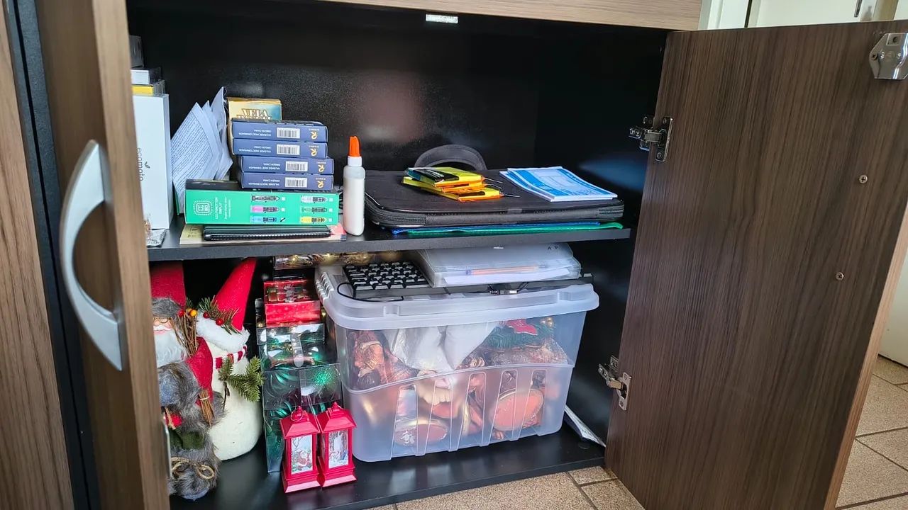 Conjunto de móveis para escritório 