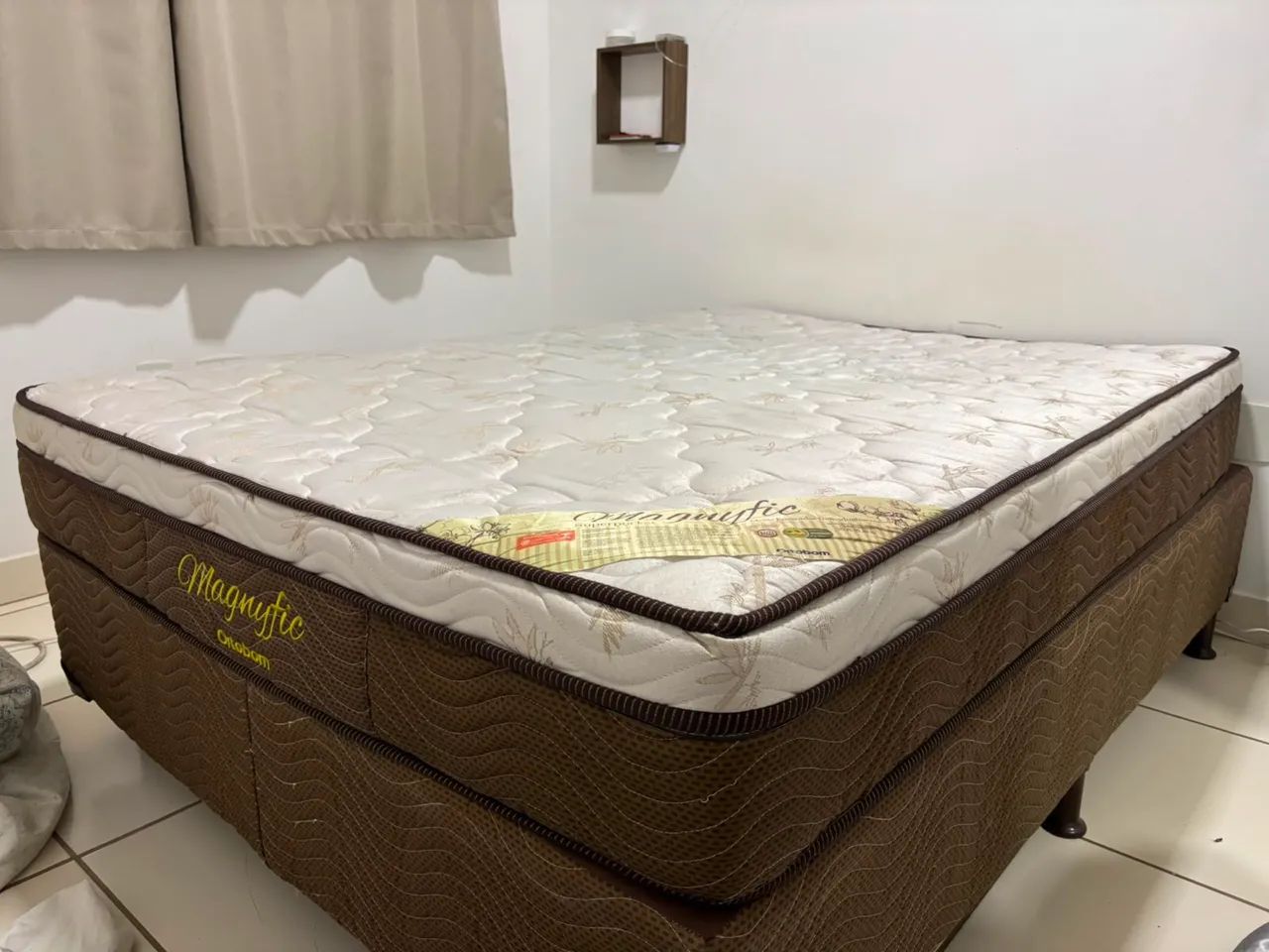 Cama box casal seminova 