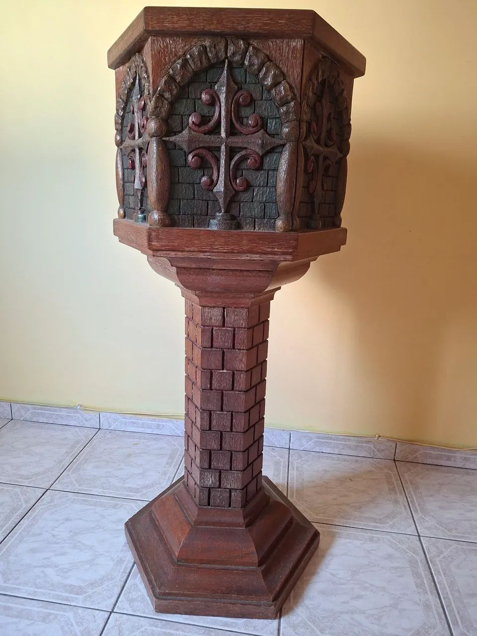 Cadeiras, móvel 2 portas e pia batismal - Foto 5