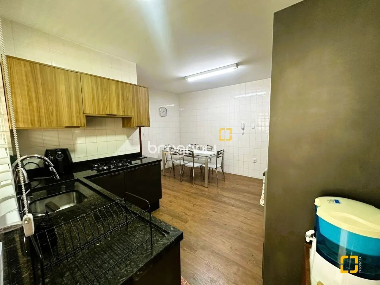 Amplo apartamento à venda em Coqueiros, com 3 dormitórios, suíte, dependência de empregada - Foto 5