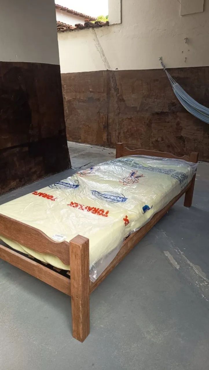 Vendo cama de solteiro com colchão. - Foto 4