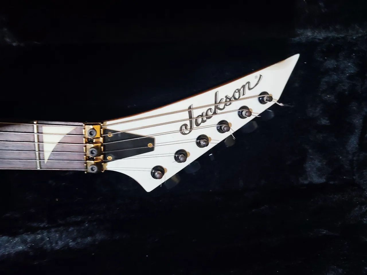 Guitarra Jackson Dinky HSH - Branca - Floyd Rose & Sharkfin Inlays - Foto 2