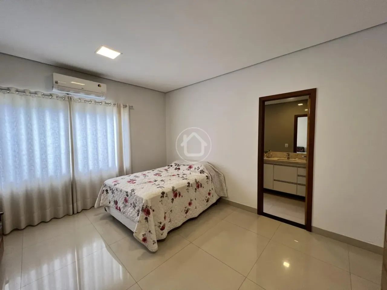 CASA COM 02 SUITES SENDO 01 MASTER - Foto 5