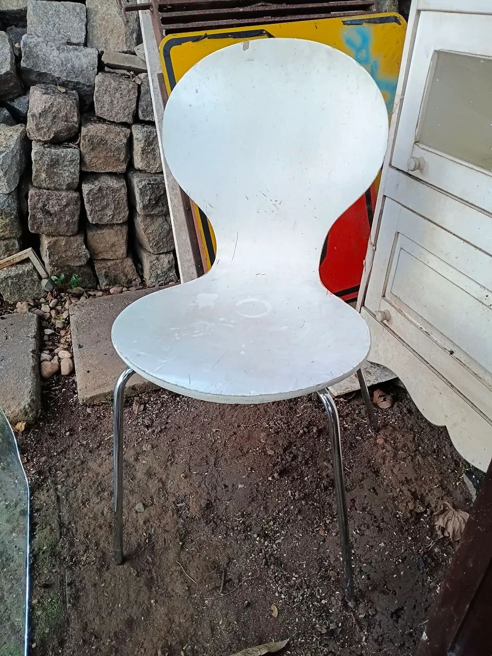 cadeira branca formiga Tok&Stok.. - Foto 5