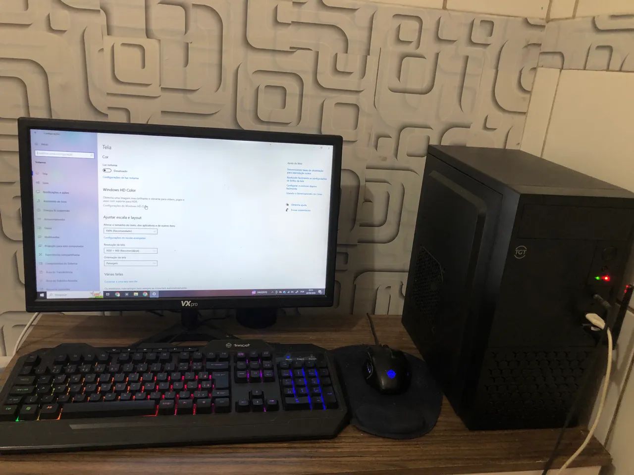 Pc completo com teclado e mouse e monitor