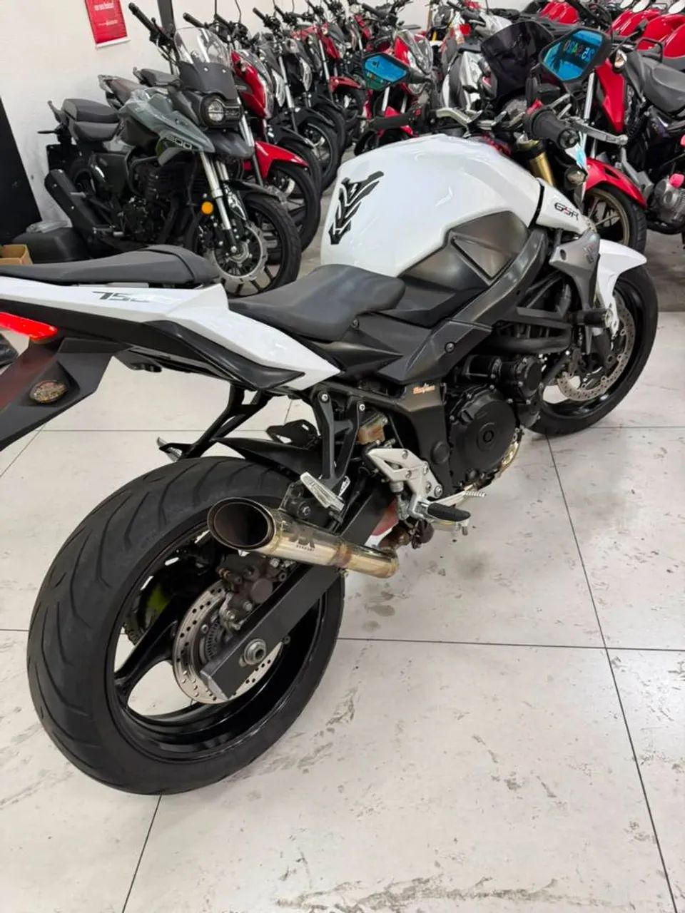 SUZUKI GSR 750 A - Foto 3