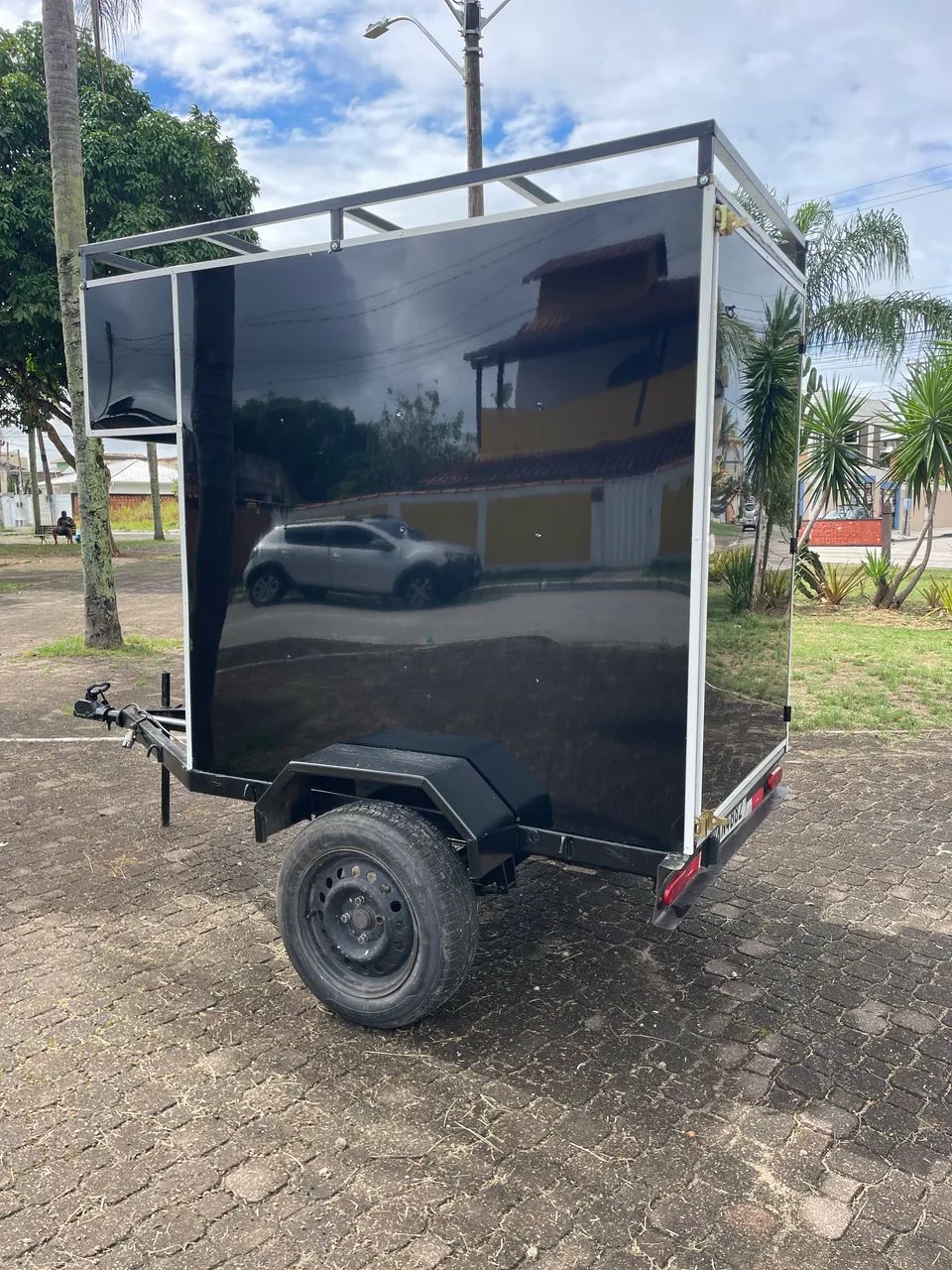 Vendo carretinha baú 160 comprimento 110 largura  - Foto 4