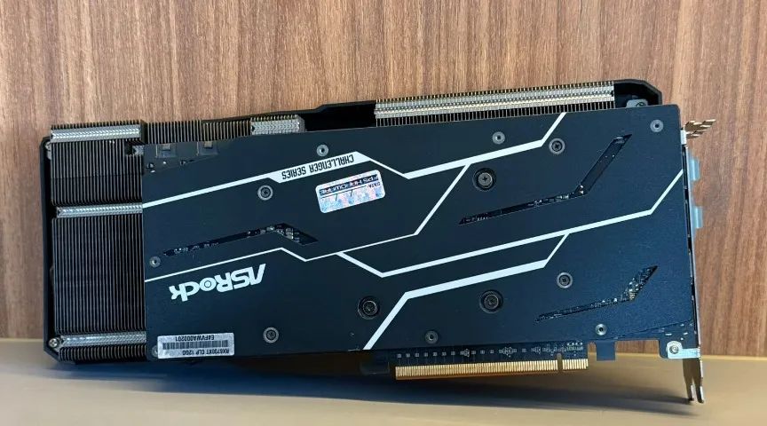 RX 6700 XT 12GB ASROCK - Foto 2