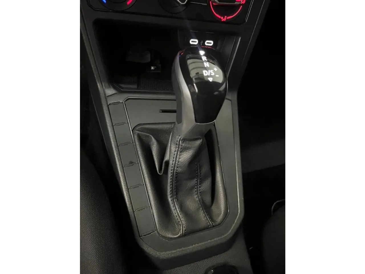 Volkswagen Virtus TSI 1.0 Flex 12V 4p Aut., foto 12 de 13