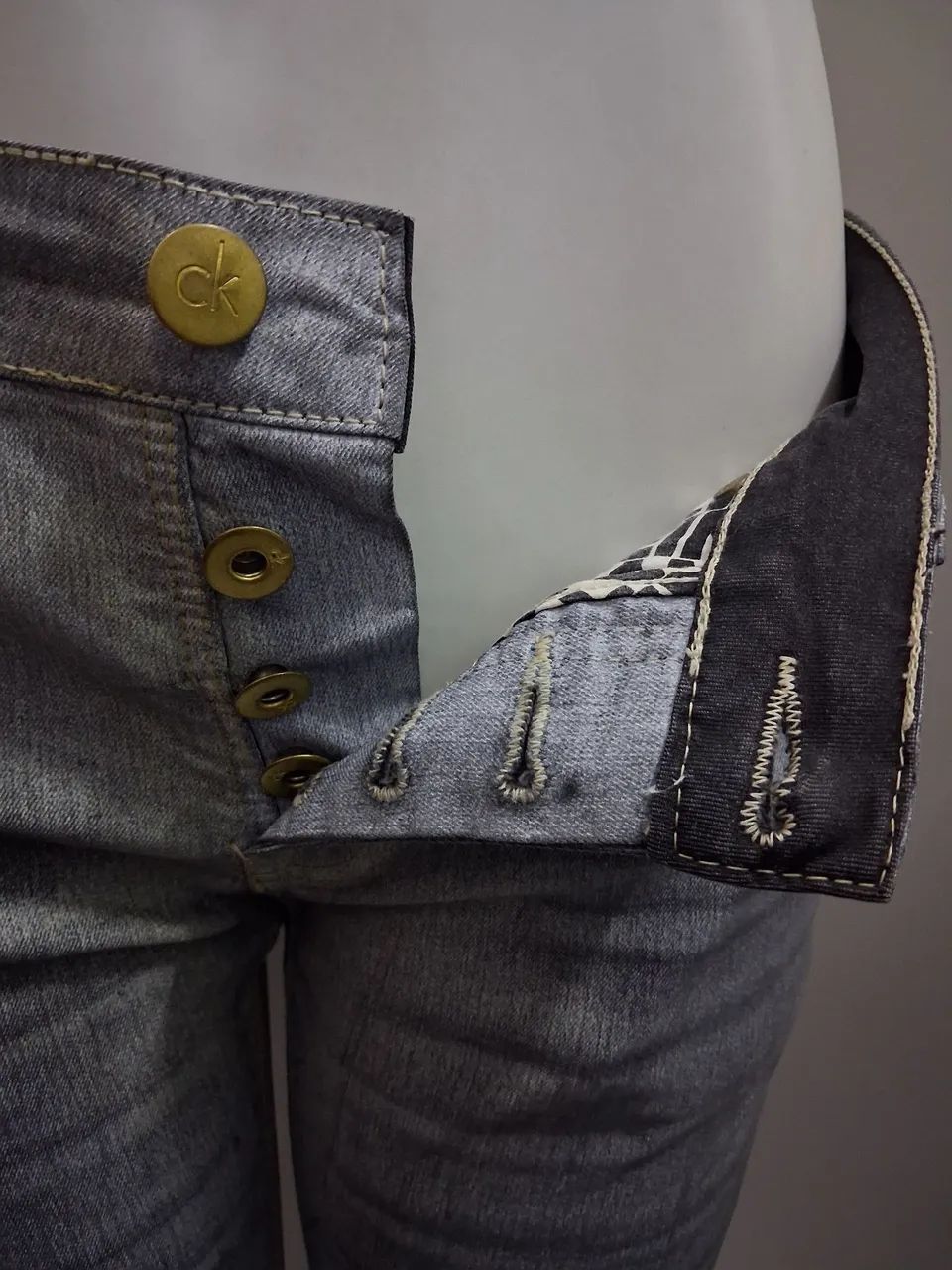 Calça feminina Calvin klein estonada n.38 em ótimo estado  - Foto 4
