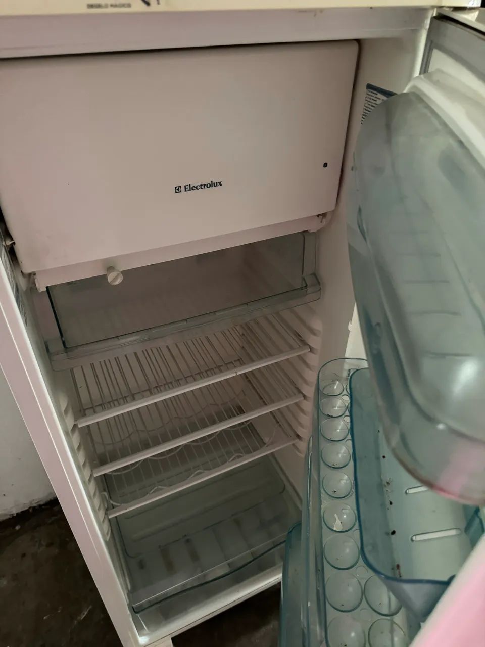 Geladeira Electrolux 220V - Usada e Funcionando Perfeitamente - Foto 4