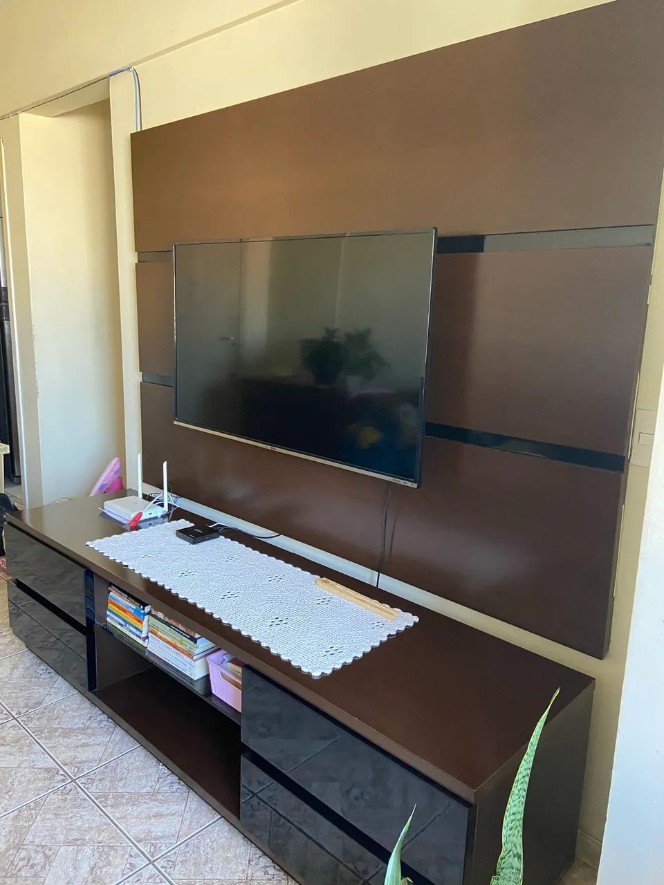 Vendo Lindo Rack com painel em Madeira 