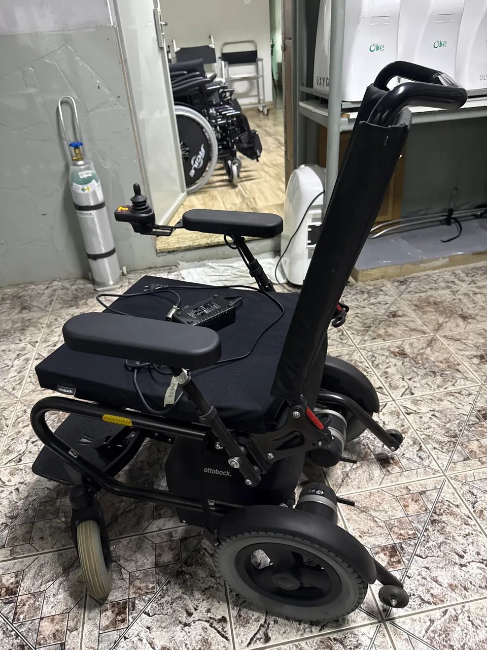 Cadeira de rodas motorizada 