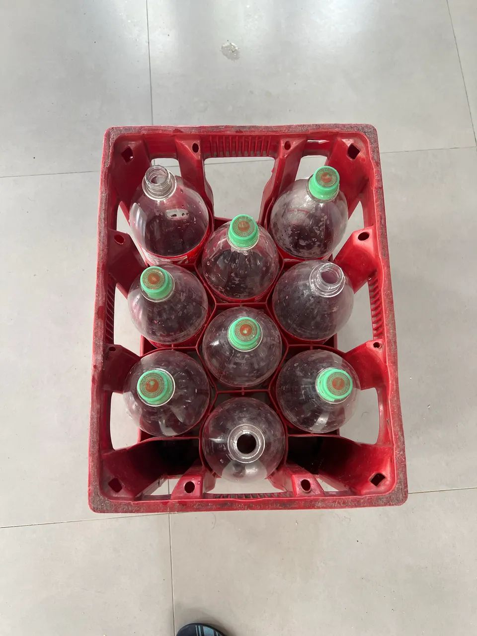 Grade completa de refrigerante retornável de 2 litros de coca-cola - Foto 3